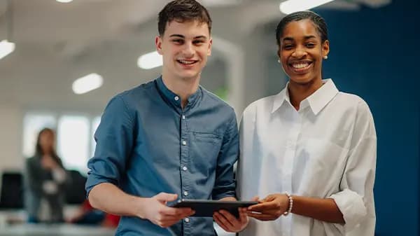 How to Accept an Internship Offer ( With Templates and Samples)