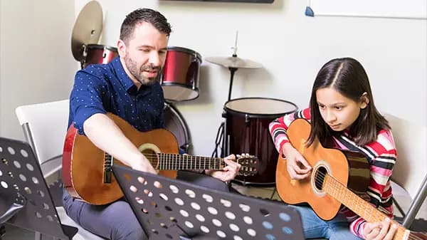 8 Best guitar lessons in NYC, New York