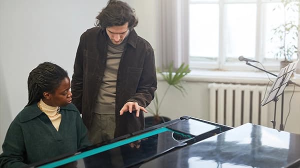 1-on-1 piano lessons to improve rhythm and timing