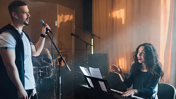 Best vocal coaches in Montreal