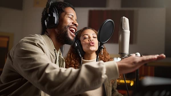How 1-on-1 singing lessons can help build vocal foundation and prepare for karaoke confidence