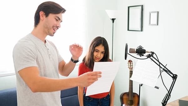 How 1-on-1 singing lessons can help improve breath control and pitch accuracy