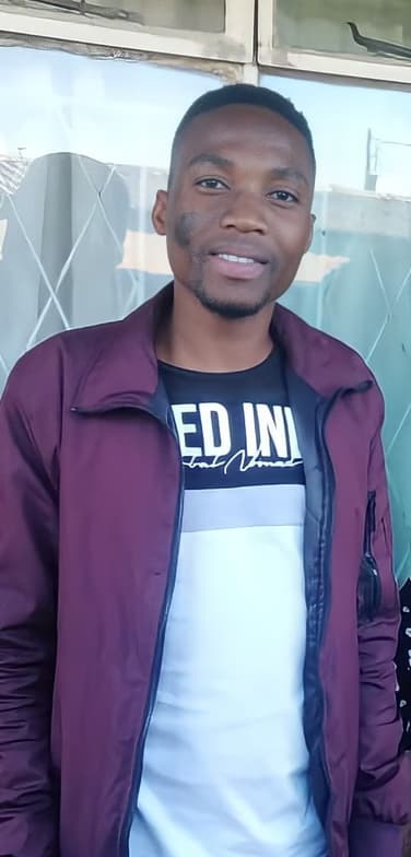 Profile photo of Mcebisi, Mathematics tutor at Wiingy 