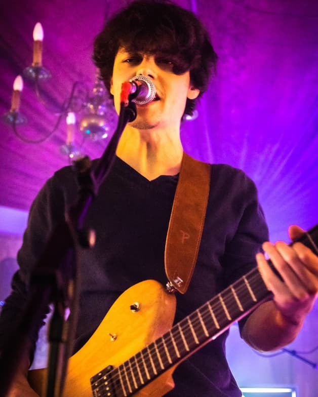 Profile photo of João, Guitar tutor at Wiingy 