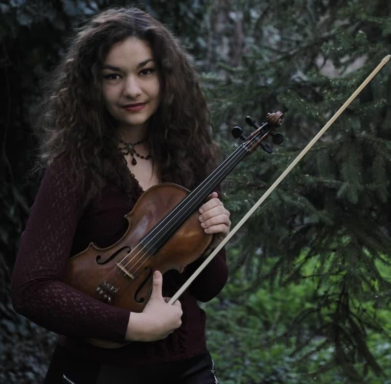 Profile photo of Gloria, Violin tutor at Wiingy 