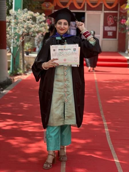 Graduation ceremony photo of Harleen  