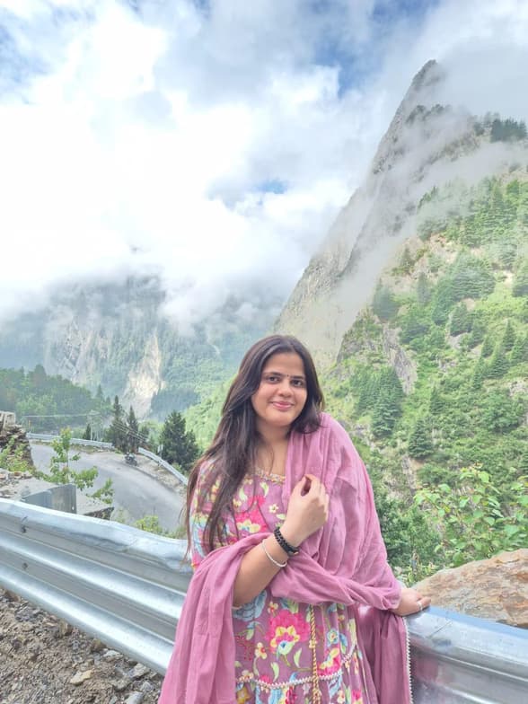 Profile photo of Kashish, Hindi tutor at Wiingy 