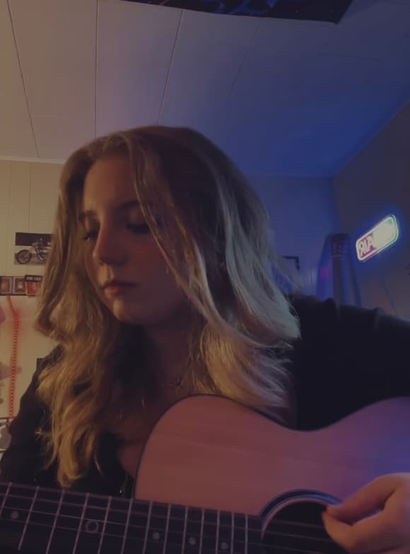 Profile photo of Anna, Singing tutor at Wiingy 