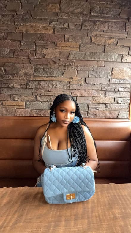 Travel snapshot of EMMANUELLA during a trip