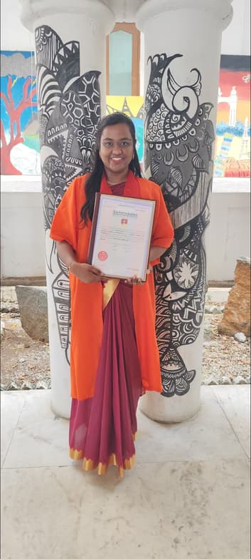 Graduation ceremony photo of Shiney 