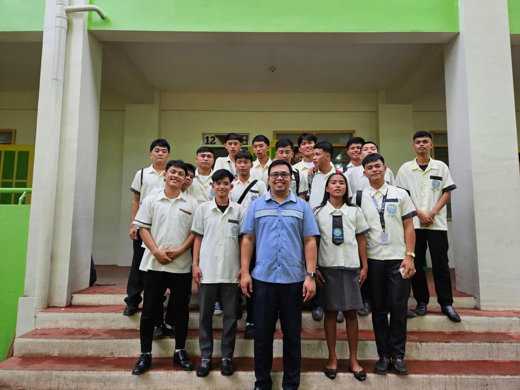 Mark Joseph conducting a lesson 