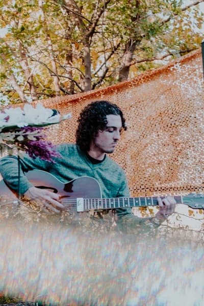 Profile photo of Joseph, Guitar tutor at Wiingy 