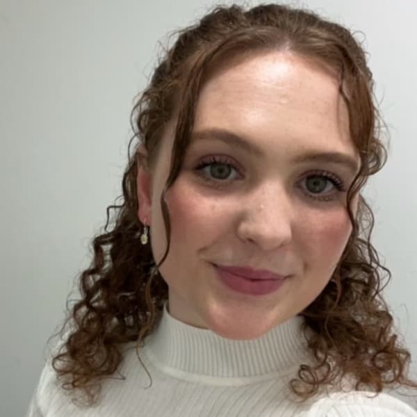 Profile photo of Sarah , Singing tutor at Wiingy 