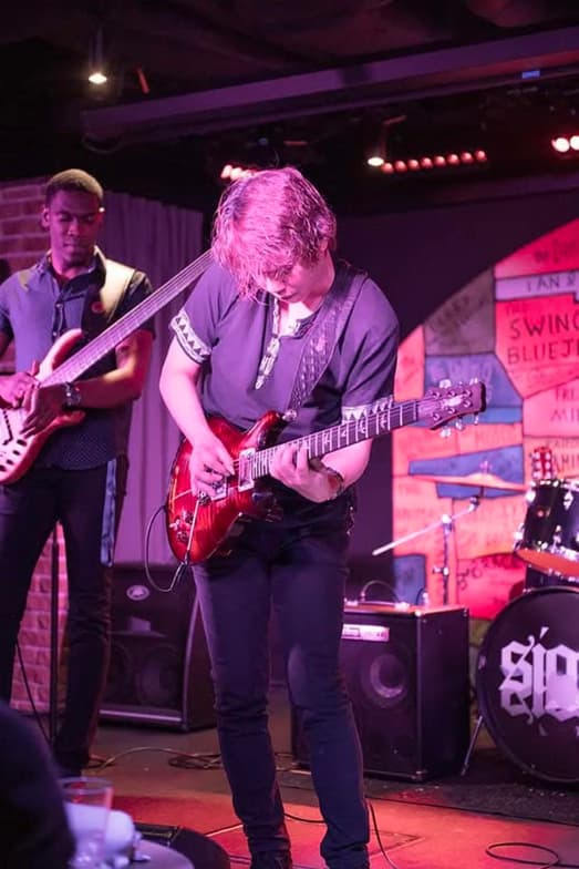 Profile photo of Rhandy , Guitar tutor at Wiingy 