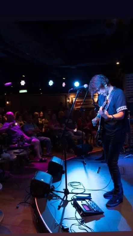 Profile photo of Rhandy , Guitar tutor at Wiingy 