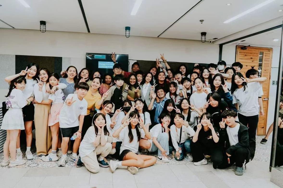 JAMES BIENJAMIN conducting a lesson