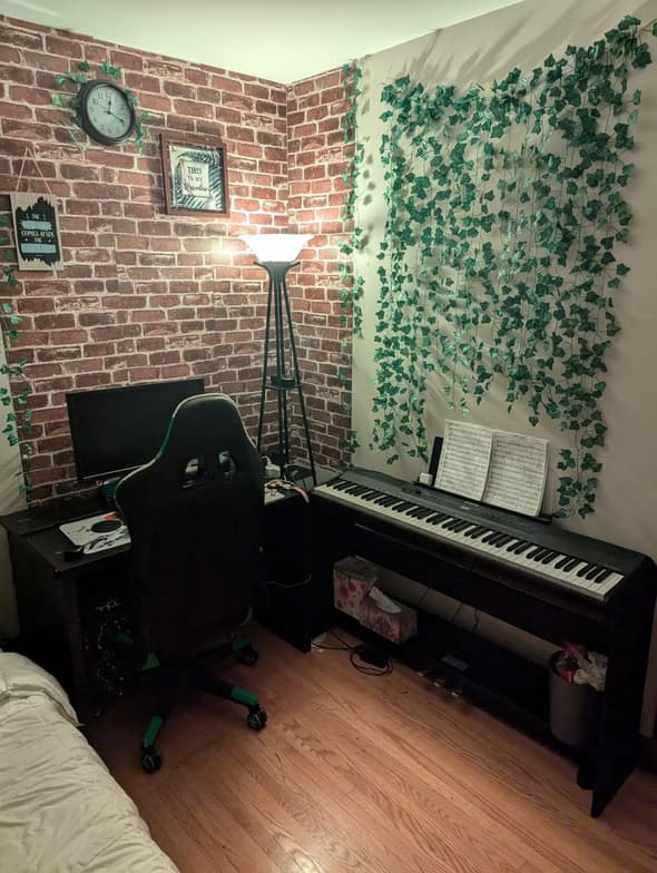 Teaching setup of Ahmad for private tutoring 