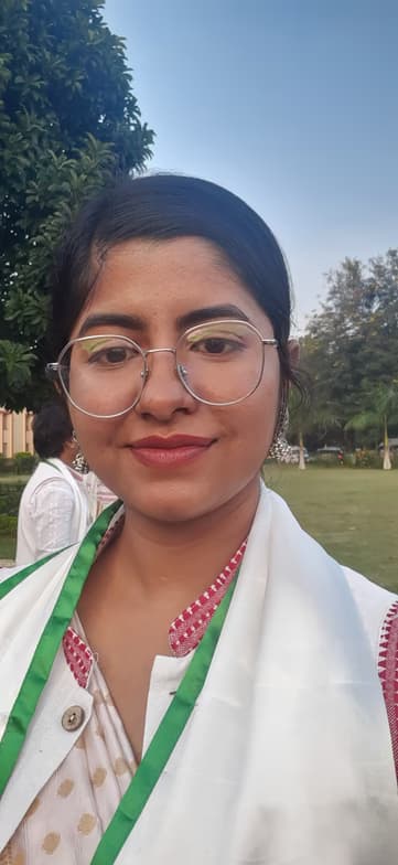 Graduation ceremony photo of Ruchi