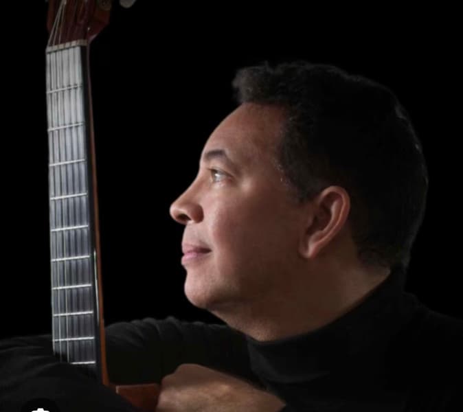 Profile photo of Luis Mario, Guitar tutor at Wiingy 