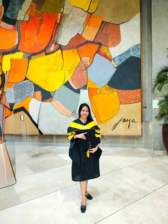 Graduation ceremony photo of Elainne Rose