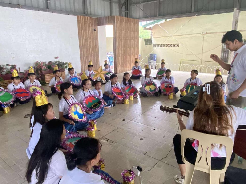Edmund Jr conducting a lesson 