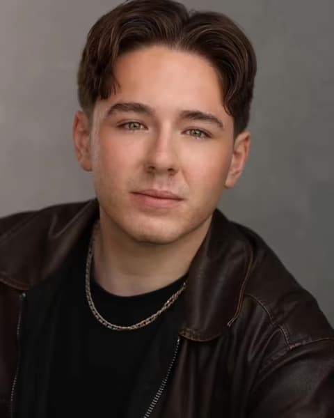 Profile photo of Aaron , Singing tutor at Wiingy 