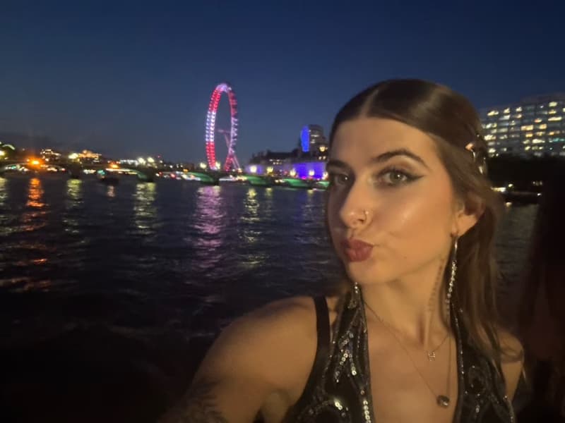 Profile photo of Holly Anne, Yoga tutor at Wiingy 