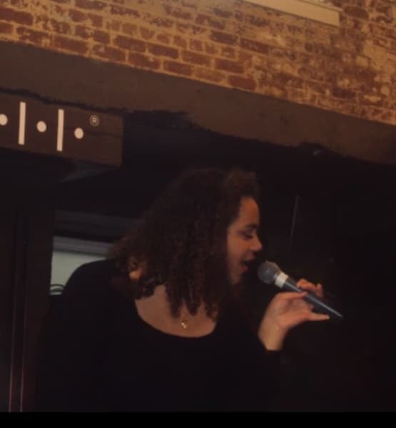 Profile photo of Isabella , Singing tutor at Wiingy 