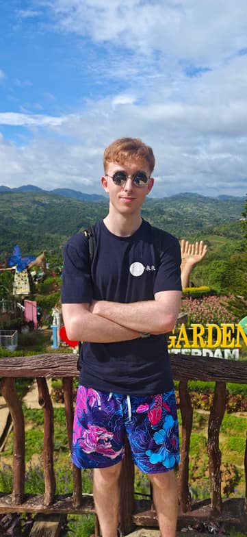 Travel snapshot of Momo during a trip 