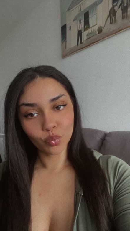 Profile photo of Denise, Singing tutor at Wiingy 