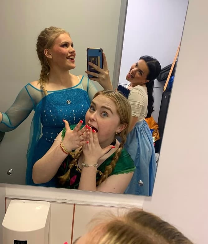 Casual photos of Robyn, Wiingy tutor 