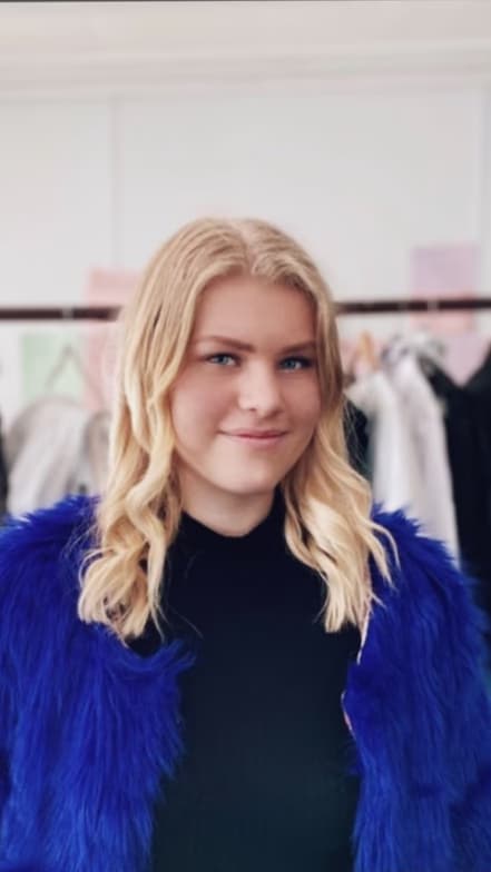 Casual photos of Robyn, Wiingy tutor 