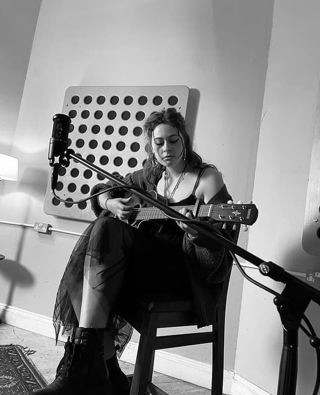 Profile photo of Nina, Singing tutor at Wiingy 