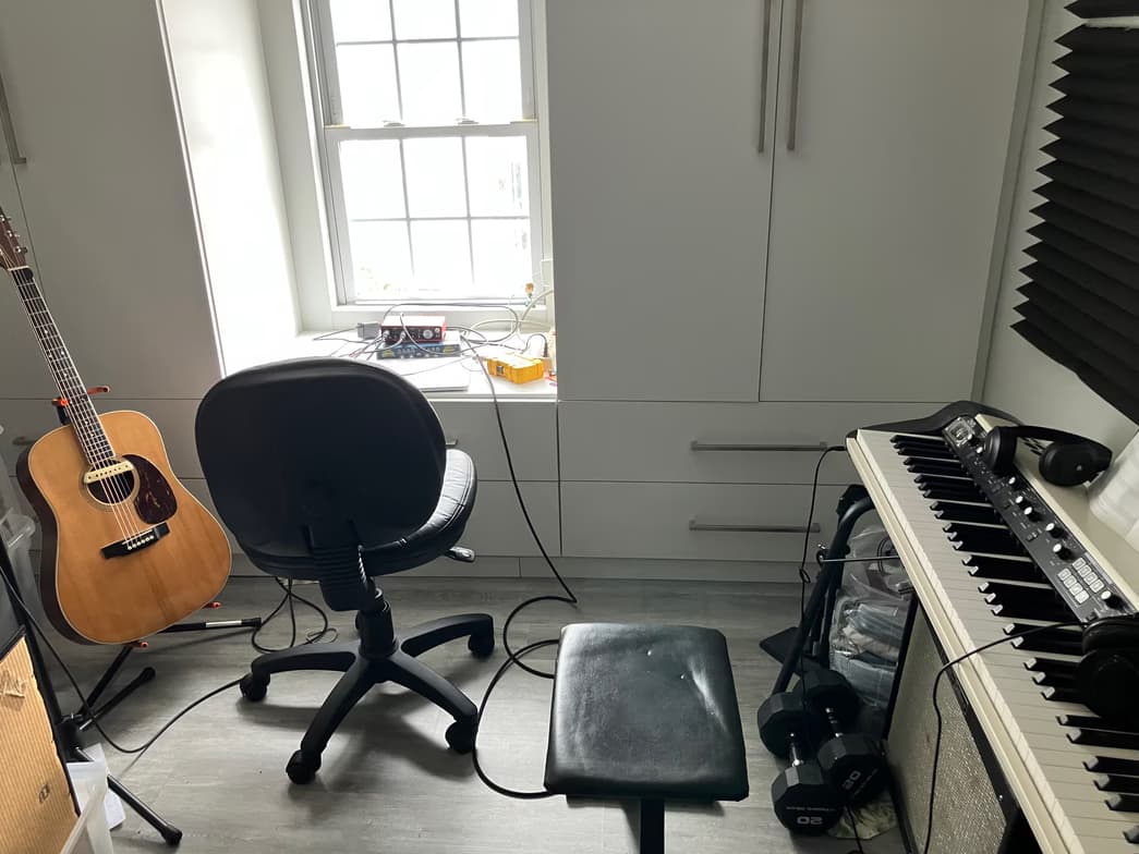 Teaching setup of Chris  for private tutoring 