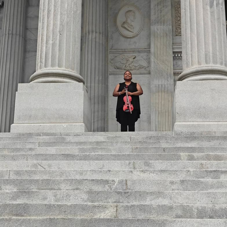 Profile photo of Rebekah, Violin tutor at Wiingy 