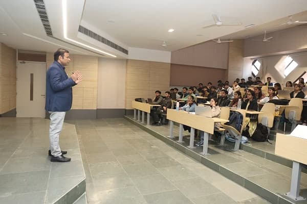 Teaching setup of Nijamuddin for private tutoring 