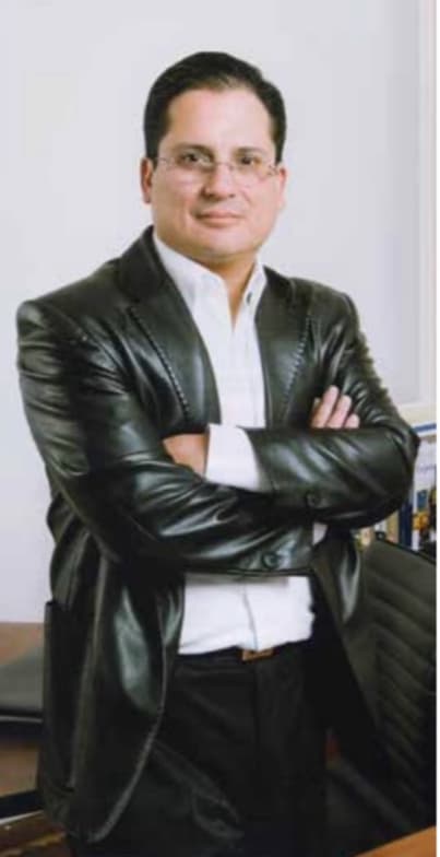 Profile photo of Roberto, Economics tutor at Wiingy 