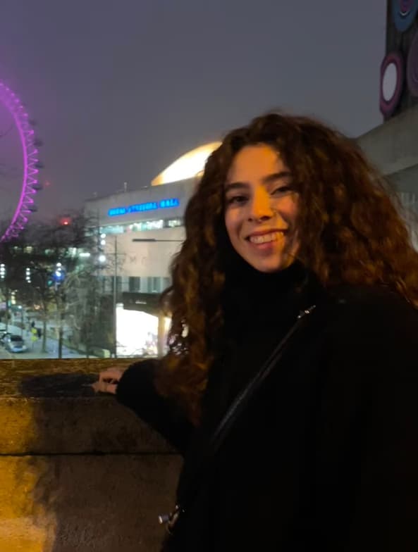 Profile photo of Daphne, French tutor at Wiingy 