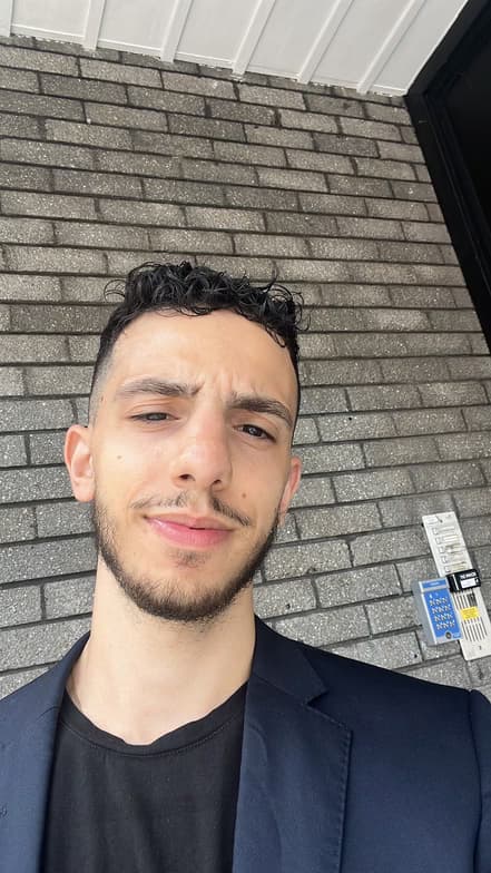 Profile photo of Alexander , English tutor at Wiingy 