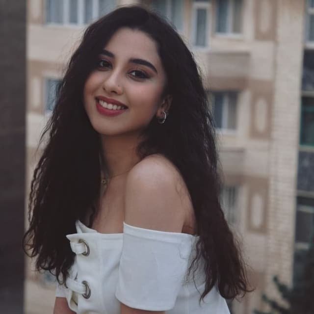 Profile photo of sarah, English tutor at Wiingy 