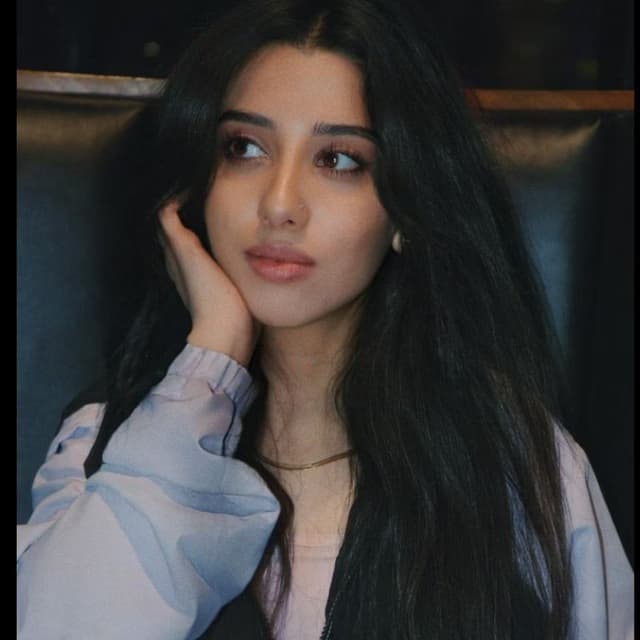 Profile photo of sarah, English tutor at Wiingy 