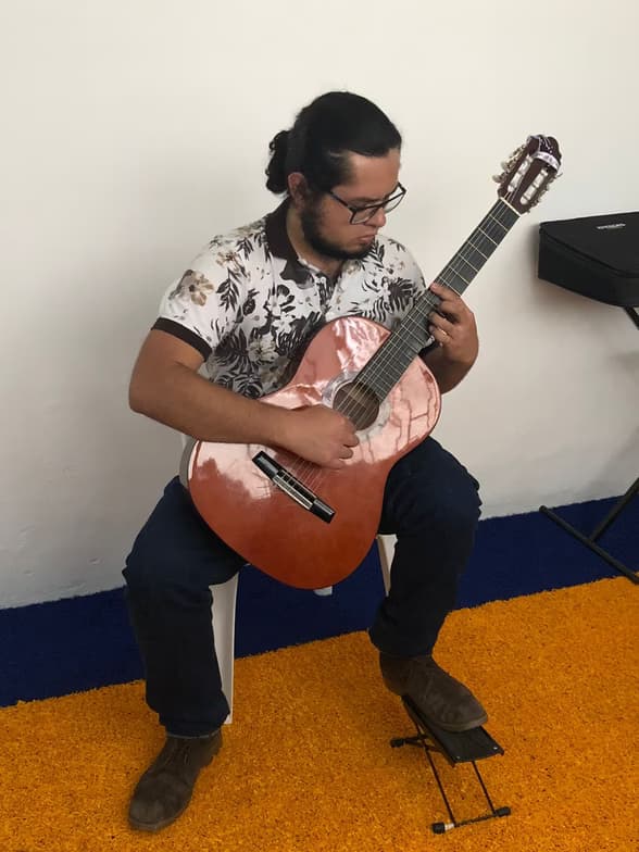 Profile photo of Juan Sebastian, Guitar tutor at Wiingy 