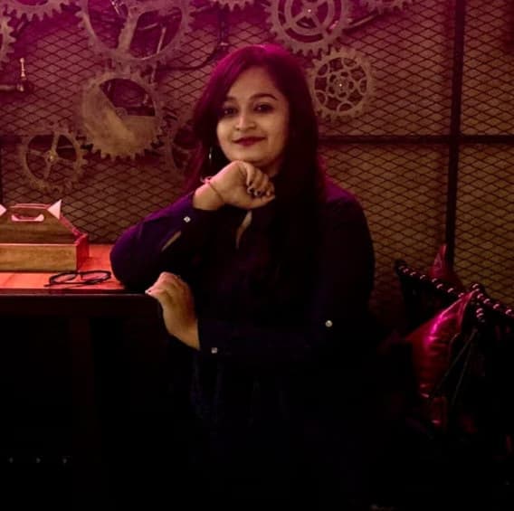 Profile photo of Reshu, Economics tutor at Wiingy