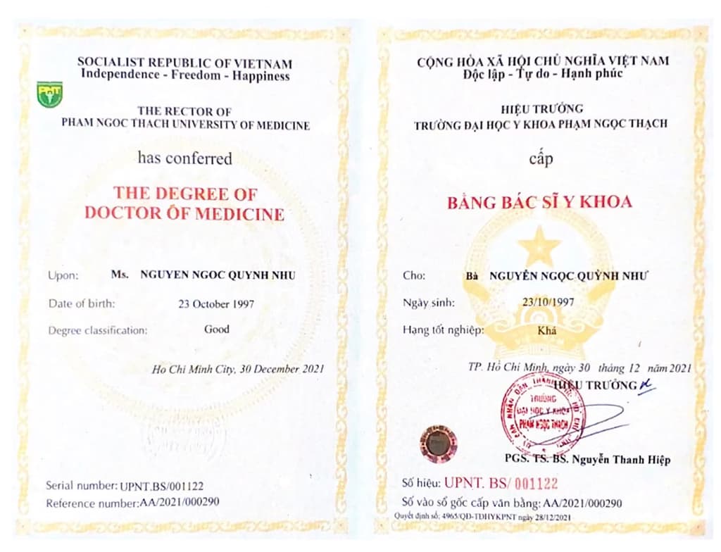 Verified degree or teaching certification of Evelyn 