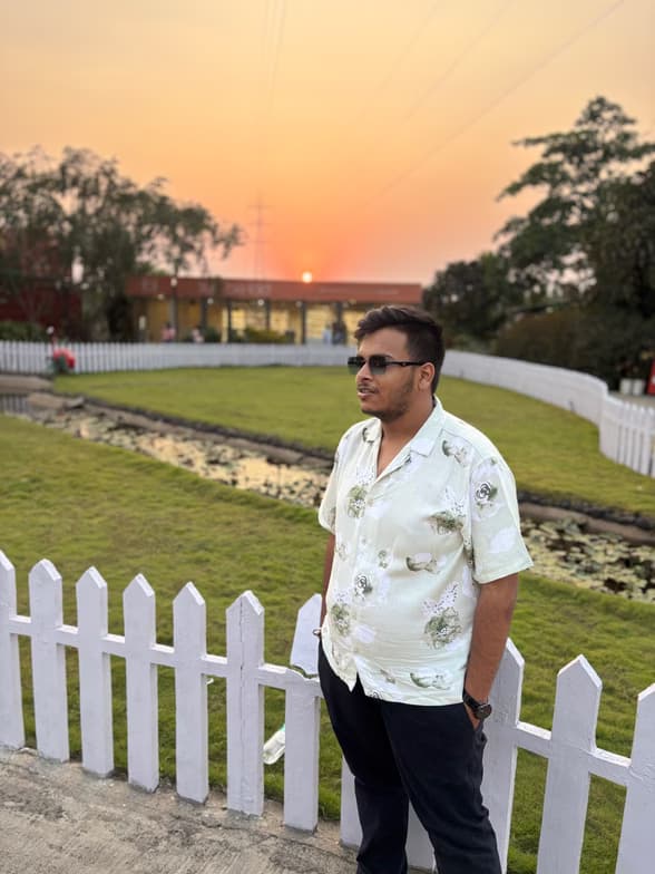 Profile photo of Darshan , Economics tutor at Wiingy