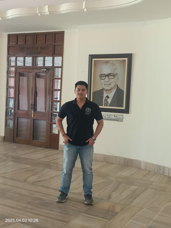 Profile photo of Siddharth, Economics tutor at Wiingy 