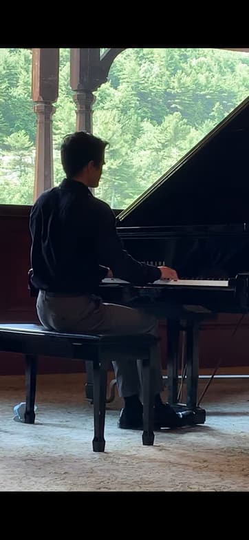 Profile photo of Robert, Piano tutor at Wiingy