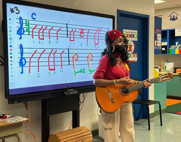 Xiomara conducting a lesson 