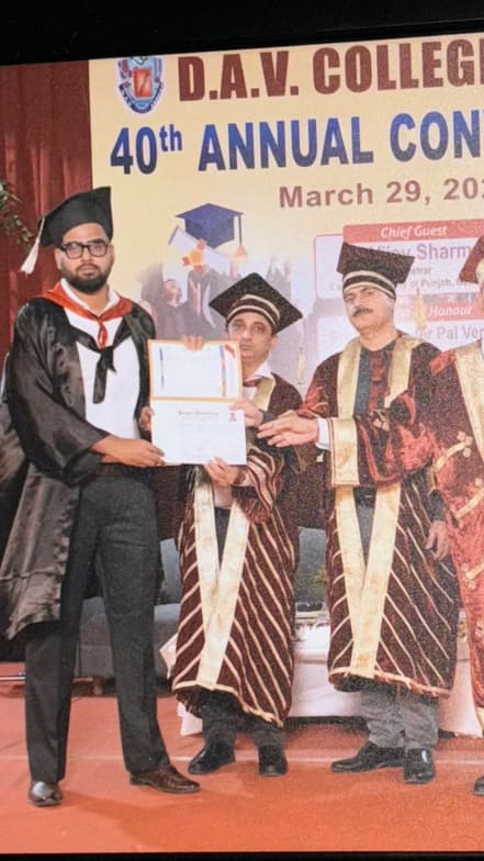 Profile photo of Davinder , Chemistry tutor at Wiingy 