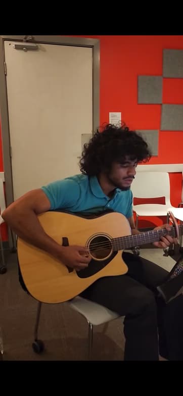 Profile photo of sangeev, Singing tutor at Wiingy